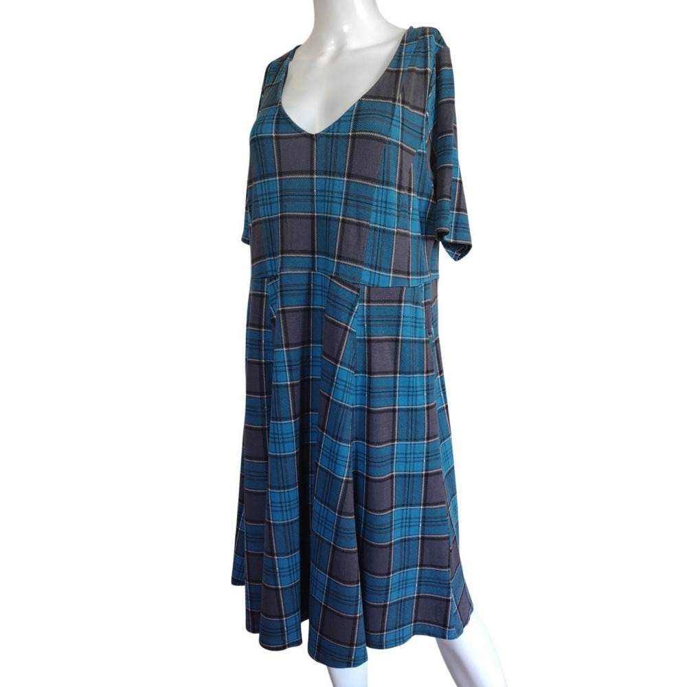 Torrid Dress Woman's 1 Teal Plaid Mini Ponte Skater V Neck Pockets Short Sleeves